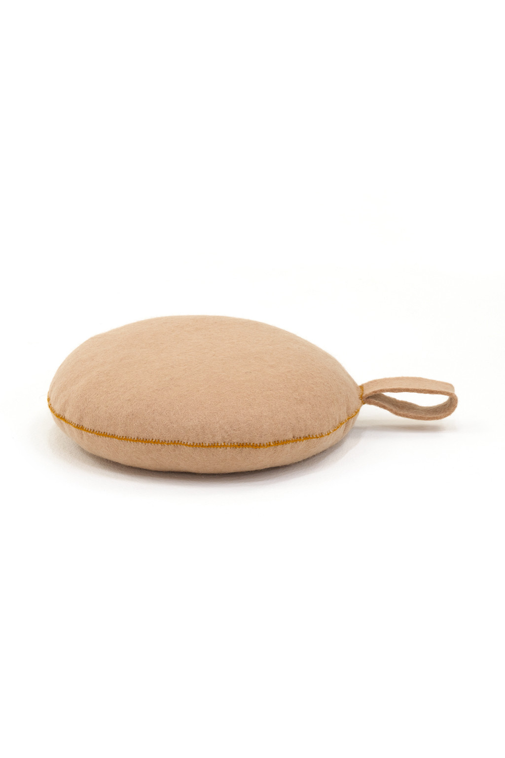 nomade cushion nude in felt