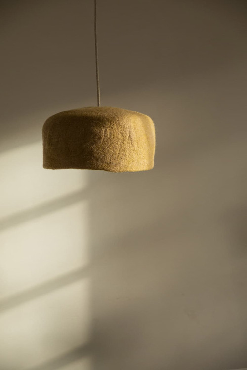 Ambiance feutrée avec ce luminaire bi-ton