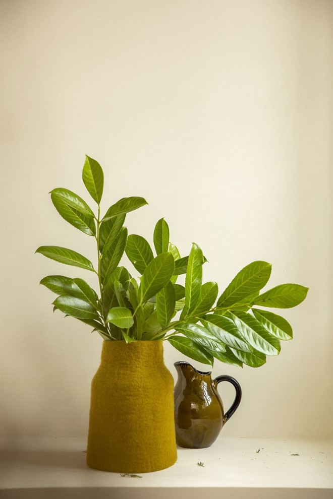 CACHE-VASE POTTERY