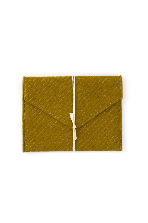 Pistachio felt case for iPad and tablet, handmade in Nepal