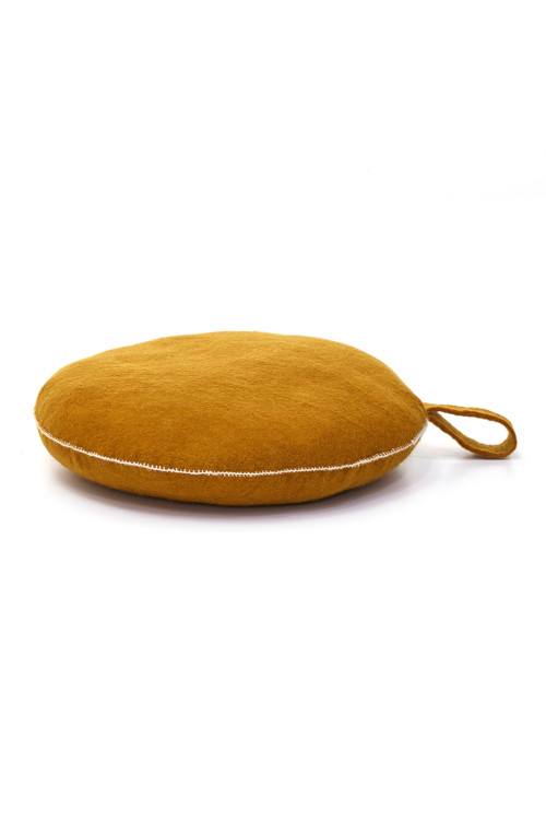 nomade cushion gold in felt