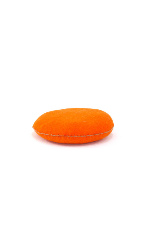 smarties coussin pur orange en feutre et kapok