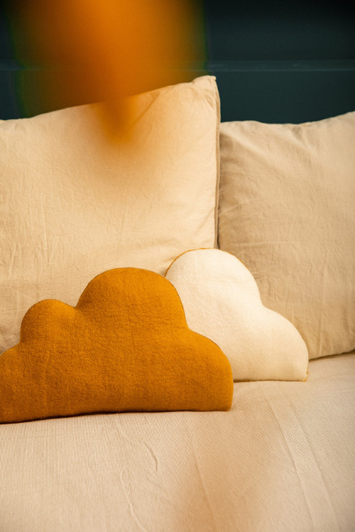 CLOUDY CUSHION