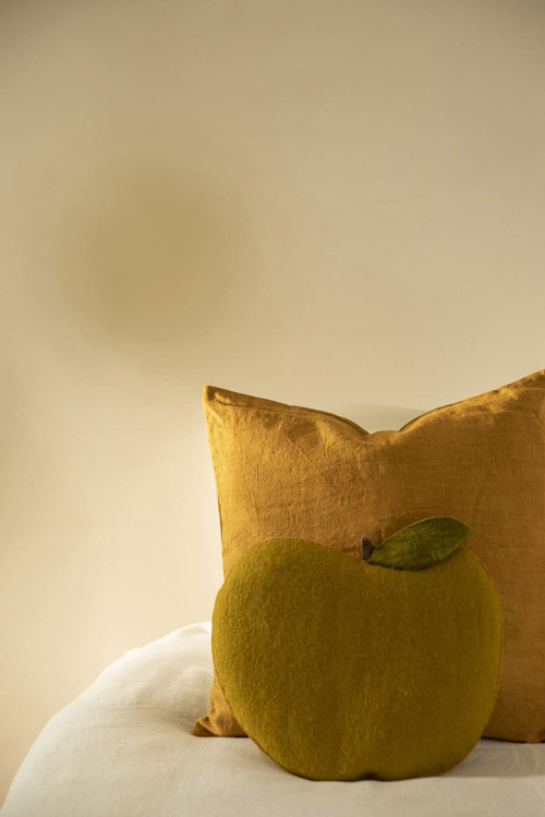 APPLE CUSHION