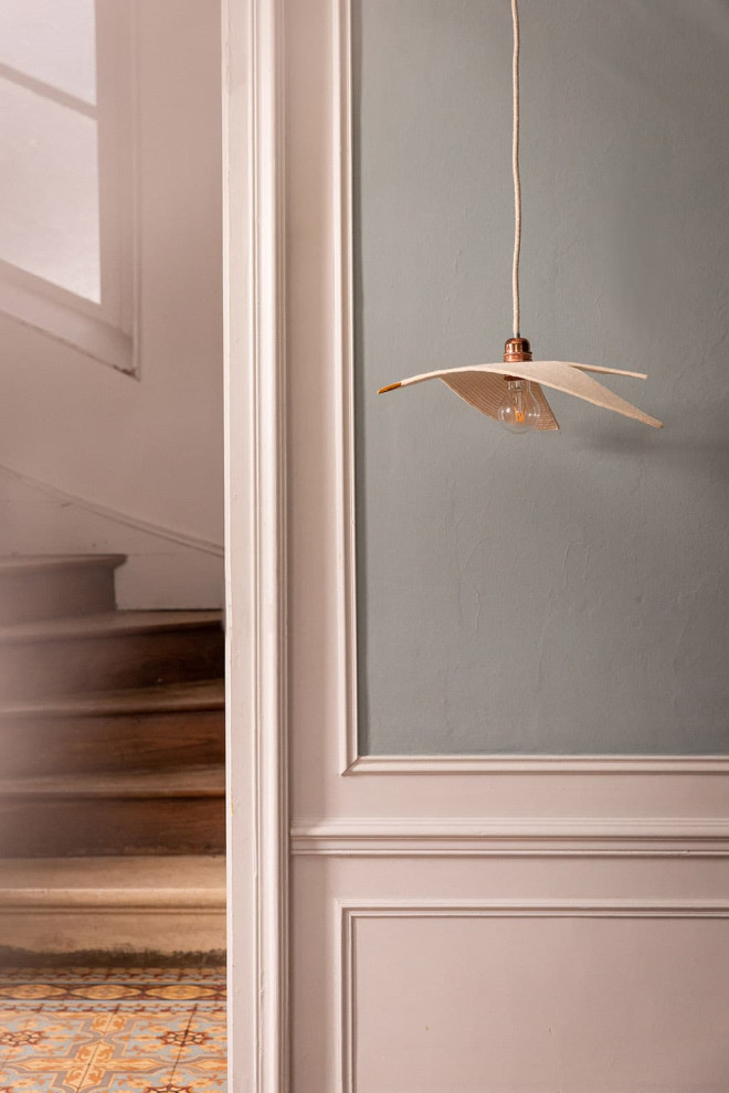 Petite suspension lumineuse oiseau en feutre de laine piqué