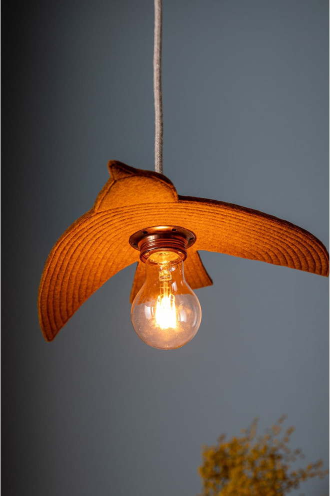 Petite suspension lumineuse oiseau en feutre de laine piqué