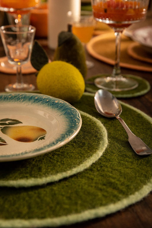 Dessous de table en feutre vert foncé et menthe, deux couleurs