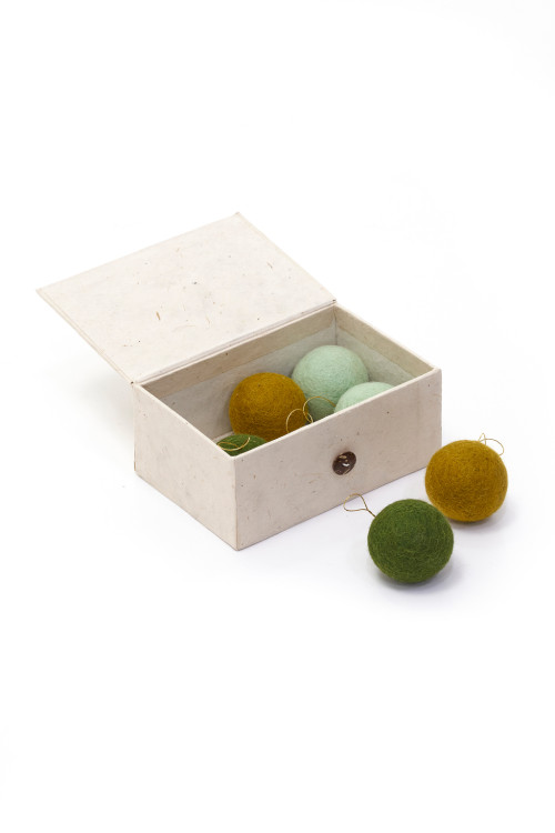 BOX OF 6 BAUBLES