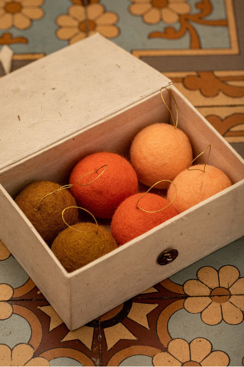 Coffret de 6 boules de Noël colorées en feutre de laine