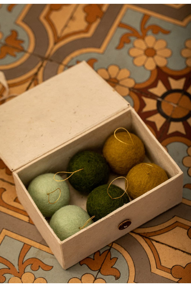 BOX OF 6 BAUBLES