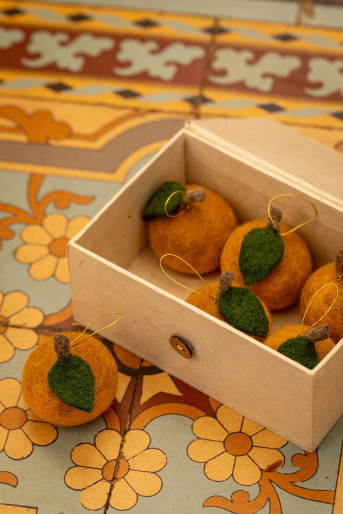 Coffret de 6 petites boules de Noël en feutre en forme de pomme