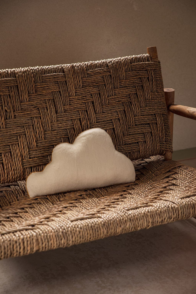 CLOUDY CUSHION