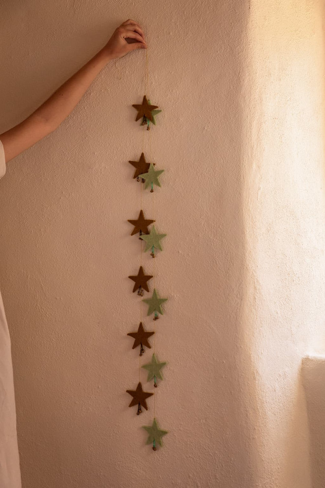 FALLING STARS GARLAND