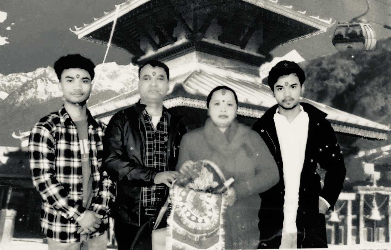 Photo de Tej bahadur avec sa famille