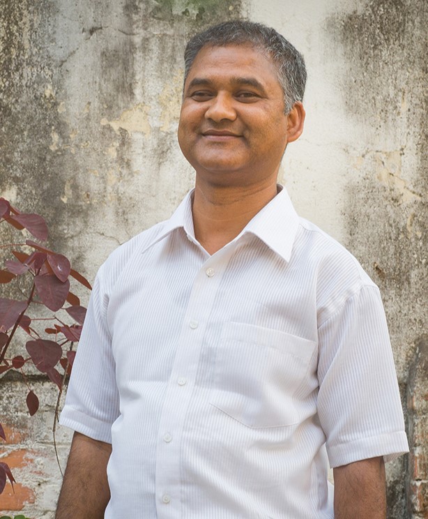 Portrait de Tej Bahadur, couturier chez MUSKHANE