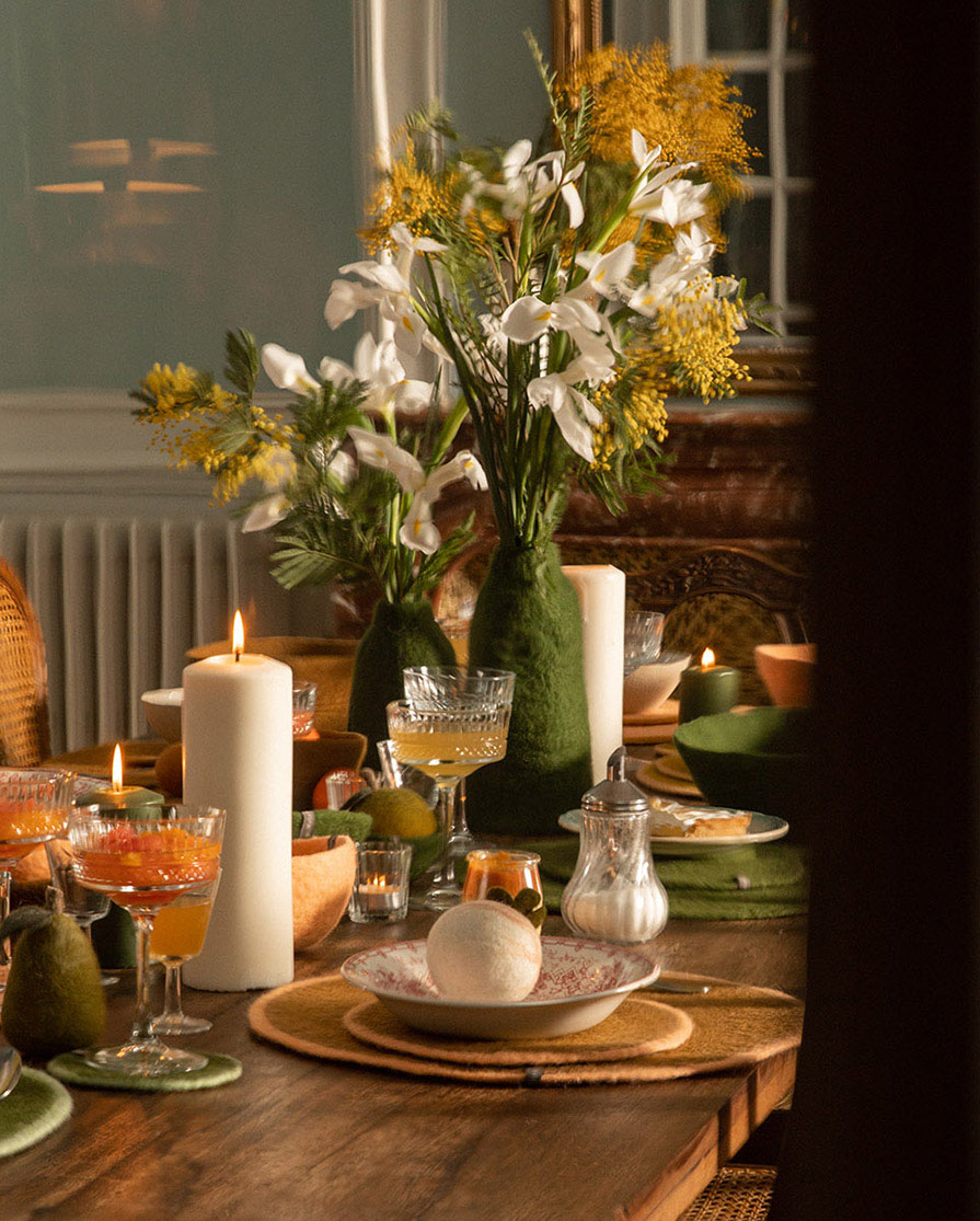 Accessoires décoratifs en feutre pour décorer la table à Noël