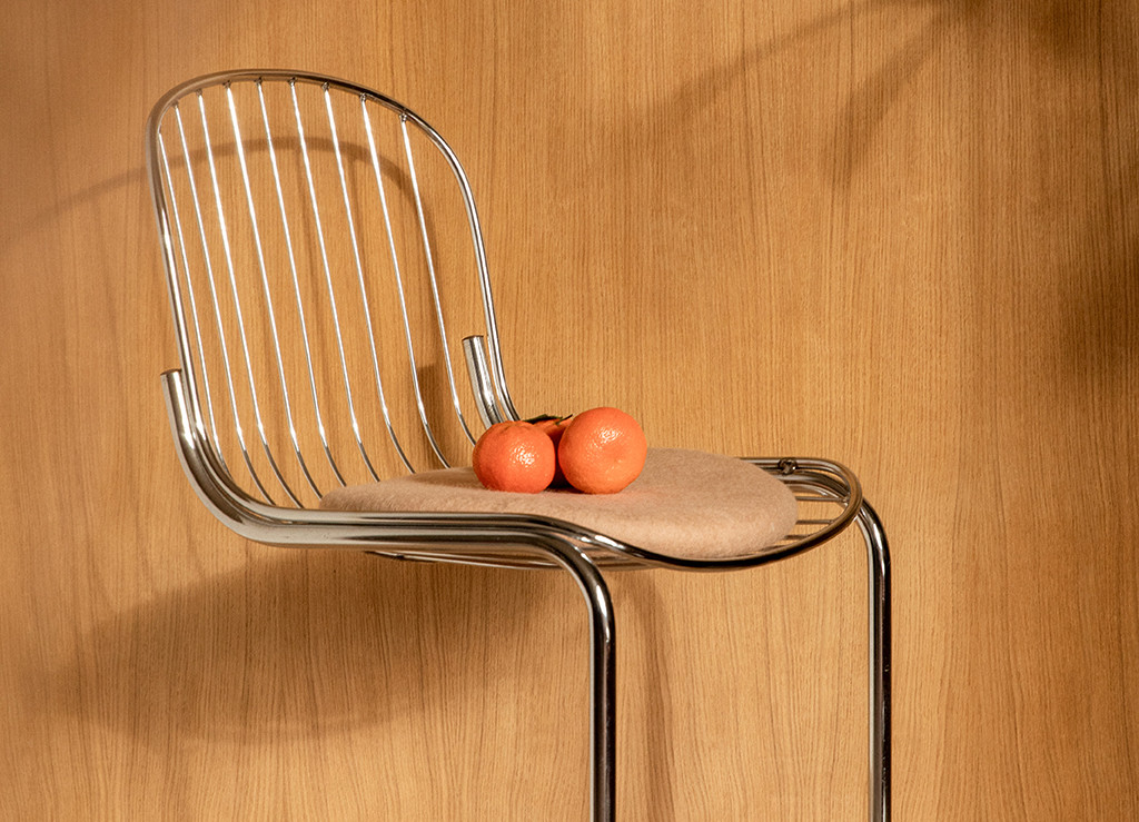 Feutre et métal chromé dans la déco MUSKHANE